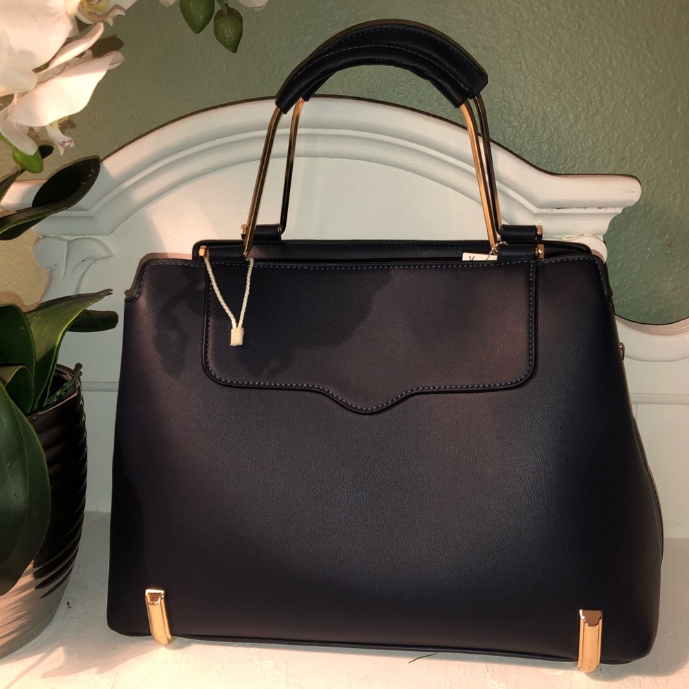 Medium sized navy purse (new without tags) - Picture 2 of 5